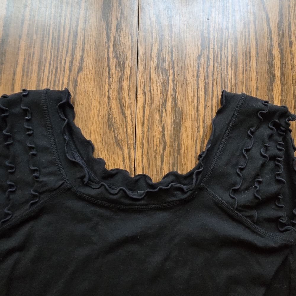 Q.U.E. Tank Top - Picture 3 of 5